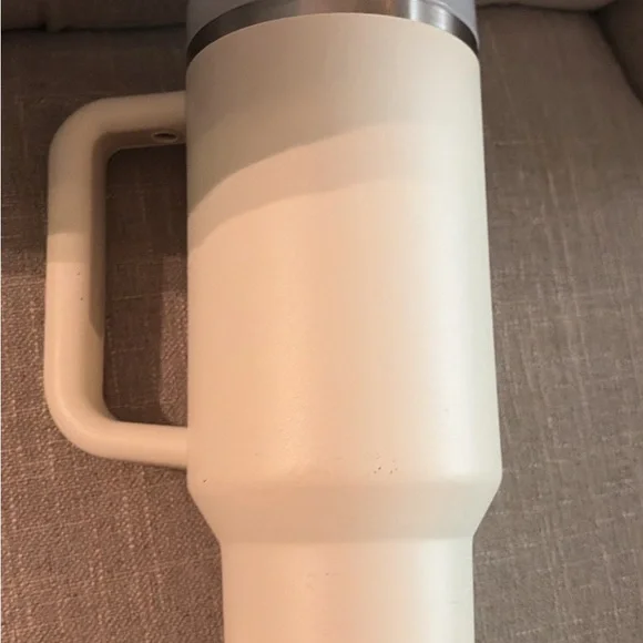 Stanley White / Cream Insulated Travel Mug with Handle 40oz - Picture 6 of 7